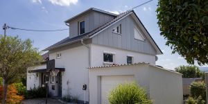 einfamilienhaus mit aufgestocktem obergeschoss