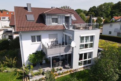 haus mit zweigeschossigem anbau und dachterrasse